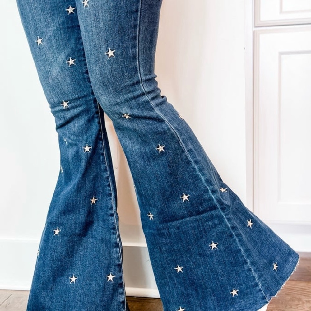 Judy blue star embroidery super flare jeans size 7.